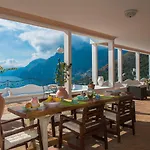 Hotel Santa Chiara 4*