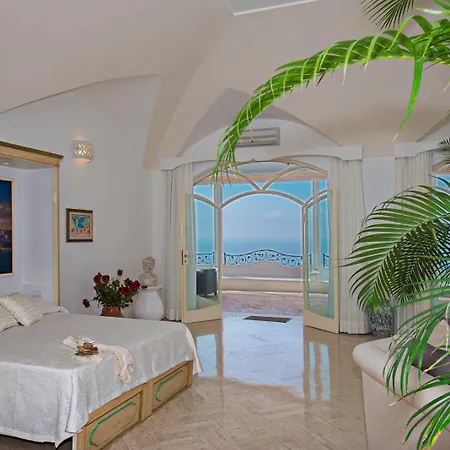 Santa Chiara 4* פוזיטנו