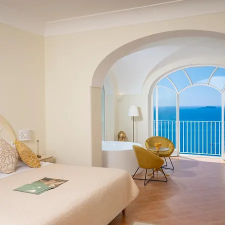 Отель Santa Chiara 4*
