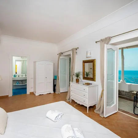 فندق Santa Chiara 4*