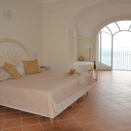 Hotel Santa Chiara 4*