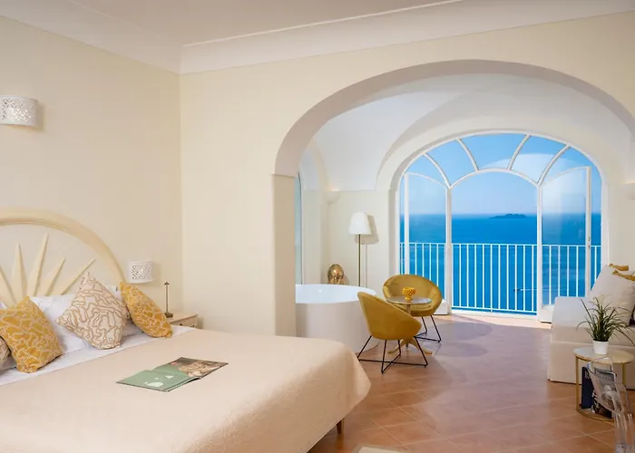 Hotel Santa Chiara 4*